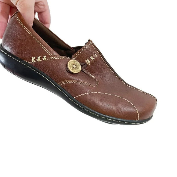 Clarks Bendables Size 7.5 M Brown Leather Loafer Slip On Upper w/ Button, 35063 - Picture 5 of 12